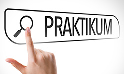 Finger zeigt auf Suchfeld mit dem Schriftzug Praktikum