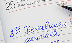 Notizbuch mit Schrift 8:30 Bewerbungsgespräch